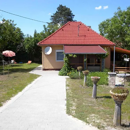 In Fonyod/balaton 18622 Tatil Evi *